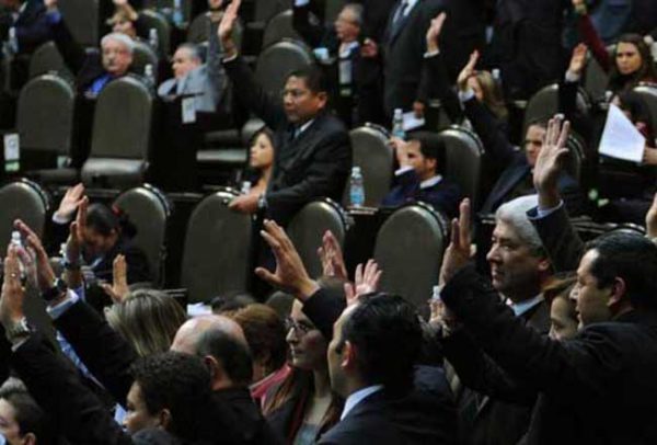 Aprueban diputados reforma laboral; liberan tribuna de San Lázaro