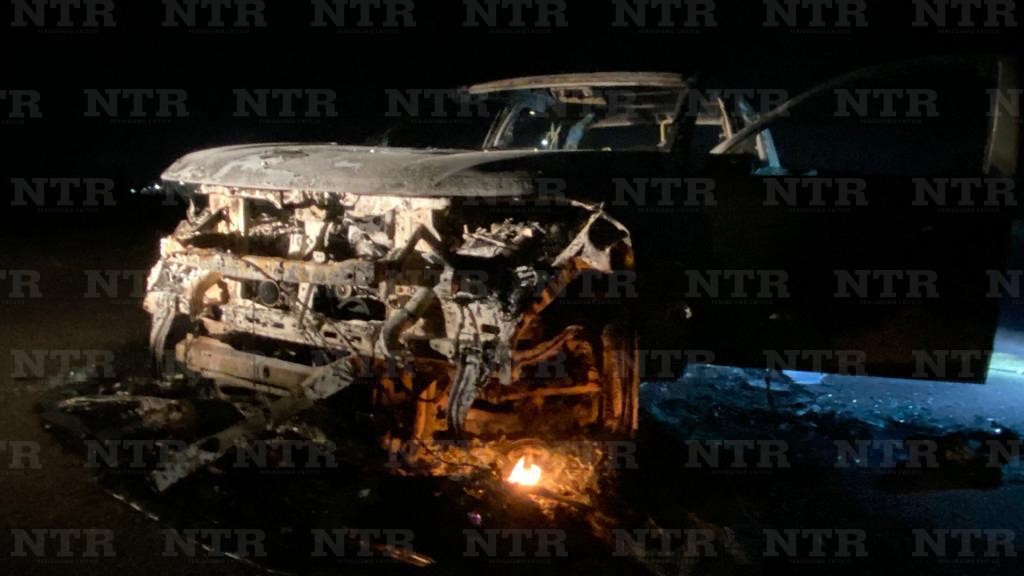 Bloquean carreteras de Fresnillo con vehículos incendiados y ponchallantas