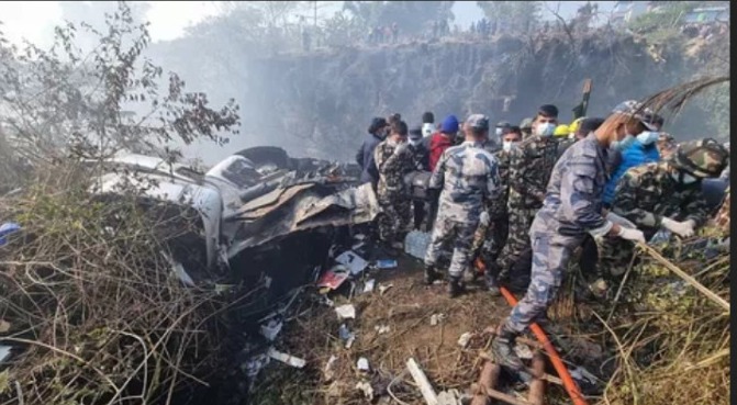 Se estrella avión 72 pasajeros en Pokhara, Nepal