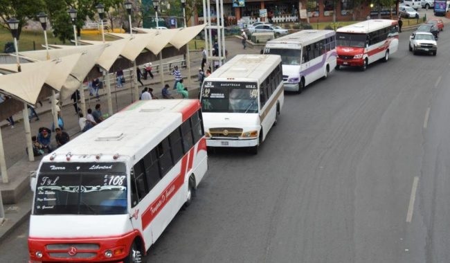 Solicitan estudiantes transporte seguro