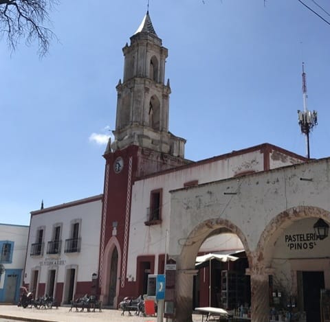 Reparan La Torre del Reloj en Pinos