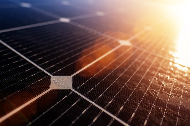 Firman convenio para adquirir paneles solares