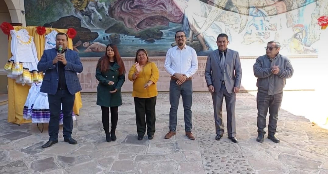 Entregan equipo y vestuario en Tlaltenango