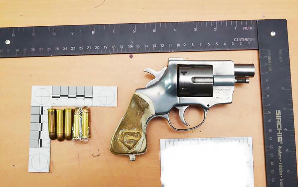 Ministerio público detiene a persona que portaba arma de fuego