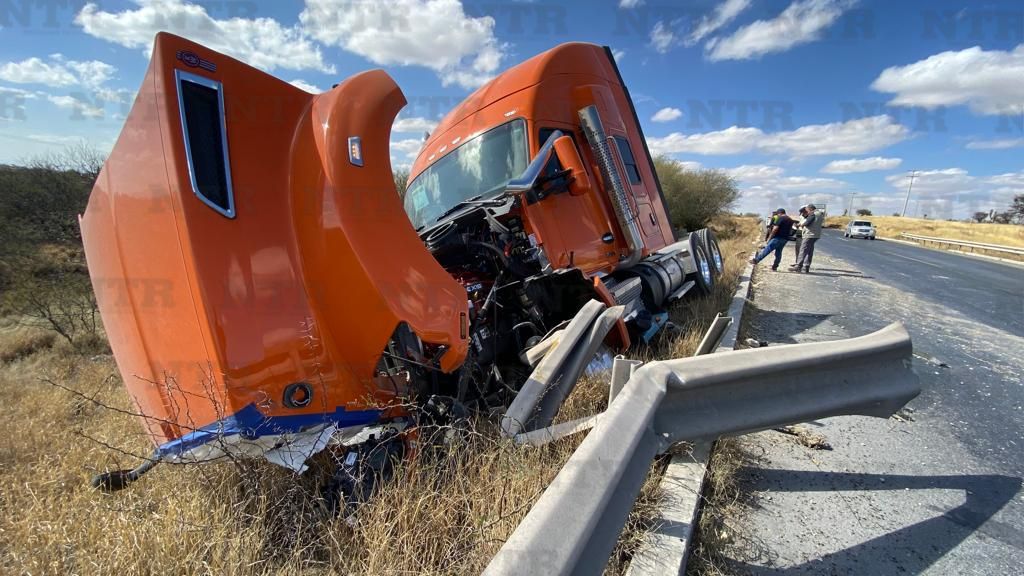 Chocan tractocamiones en carretera 45; no hay lesionados