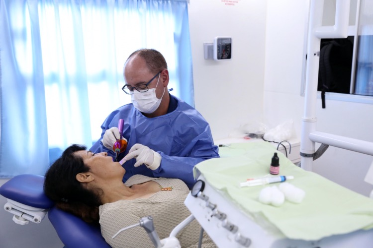 Gestionan contrataciones de dentistas