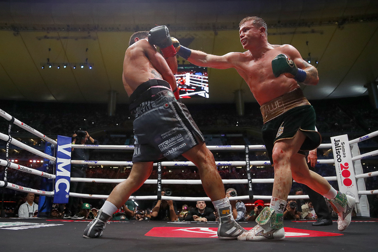 Por votación unánime, ‘El Canelo’ Álvarez vence a John Ryder