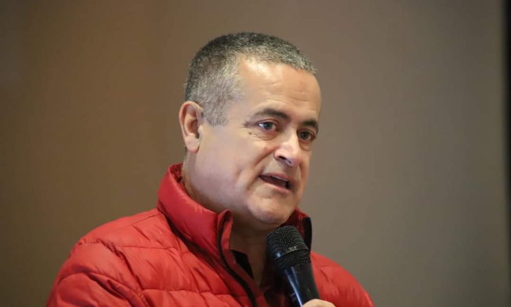 Alcalde pide permiso para viajar a EU