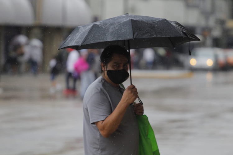 Se inunda la Miguel Hidalgo con aguas negras