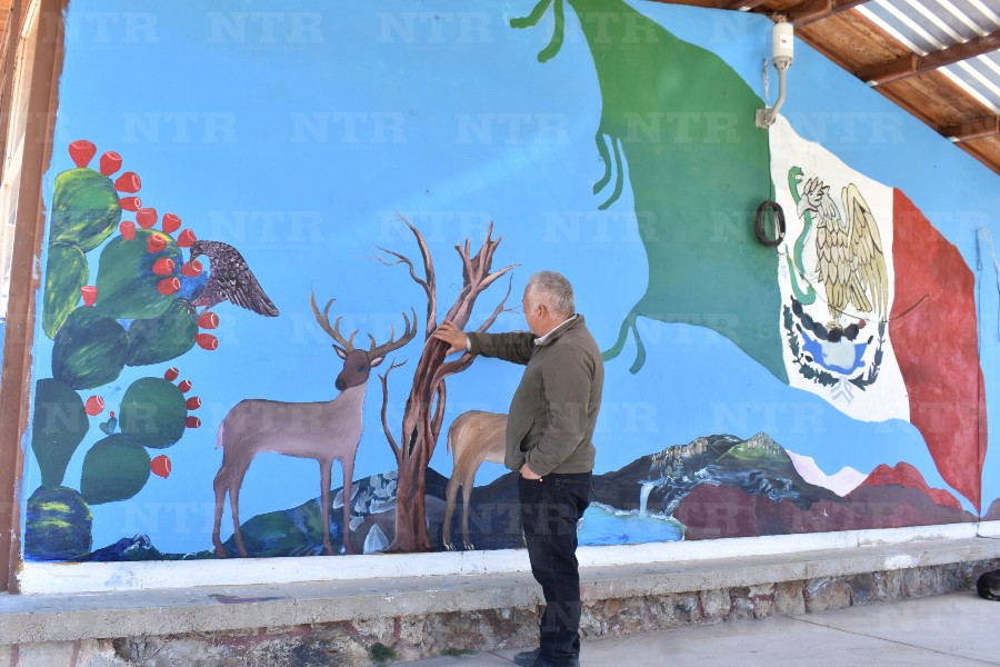 Víctor enfrenta las adversidades de la docencia en la sierra
