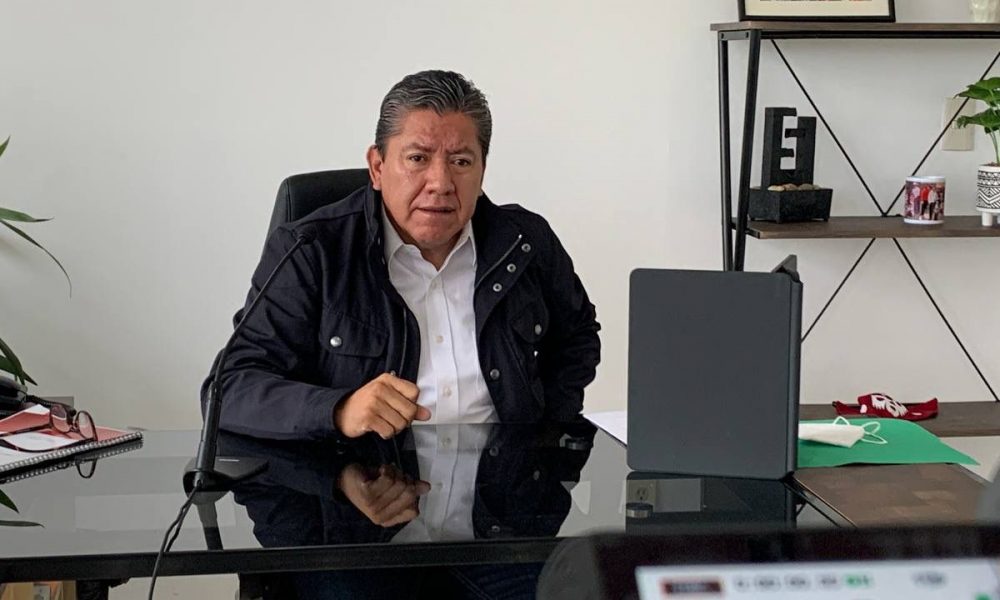 Niega gobernador desconfianza hacia políticos