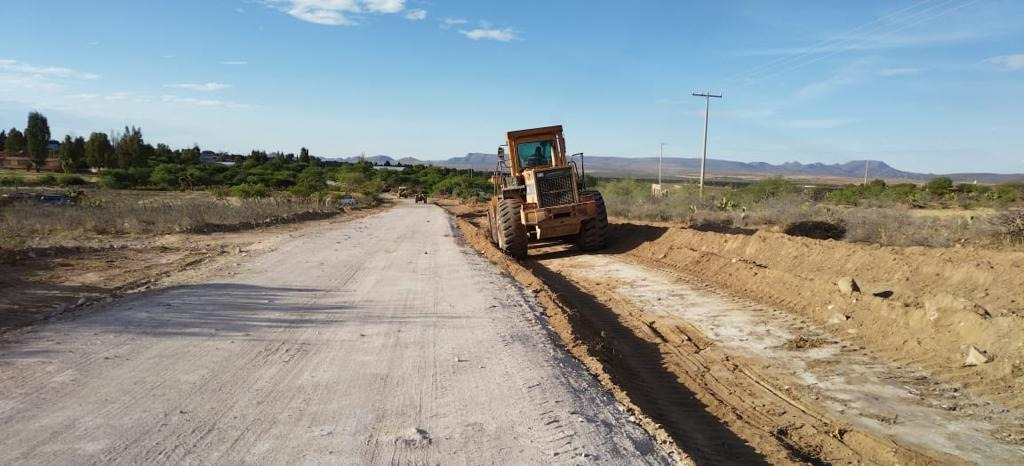 Construyen caminos de acceso a comunidades de General Francisco R. Murguía