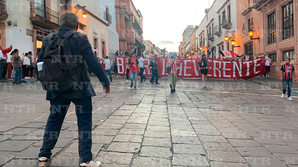 Marea rojiblanca invade el Centro Histórico