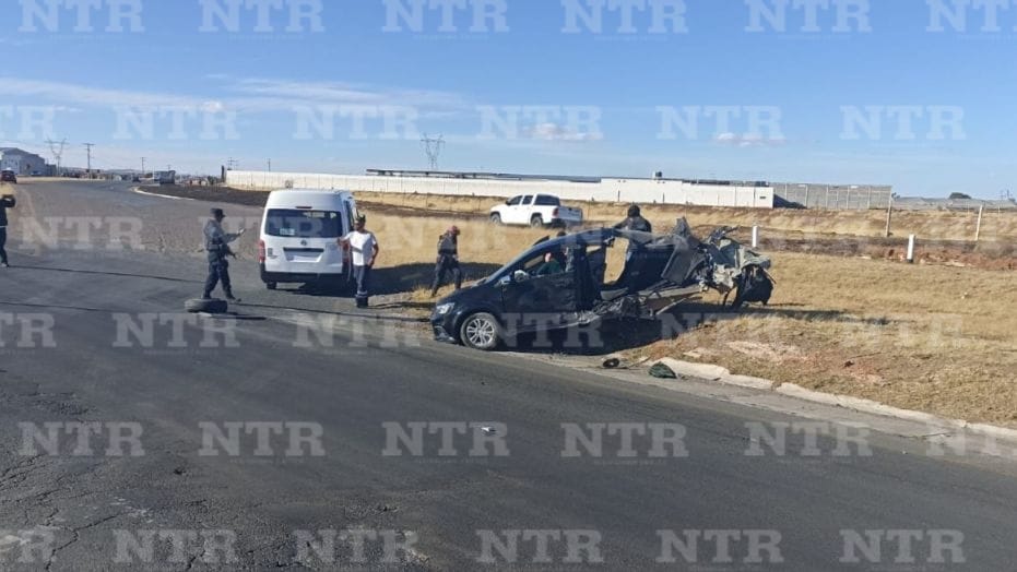 Aparatoso accidente deja severos daños materiales