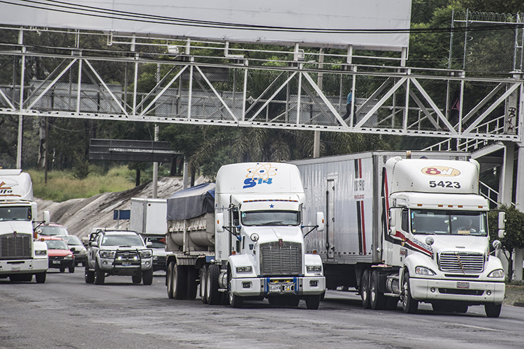 Transportistas evitan viajes por extorsiones