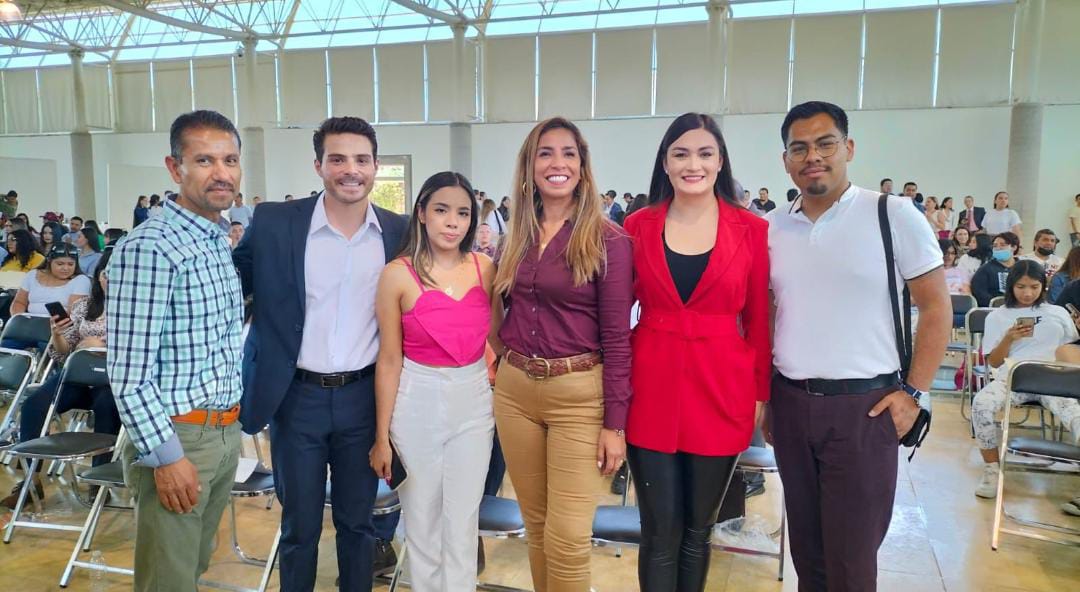 Jóvenes deben involucrarse en la política: Bennelly Hernández