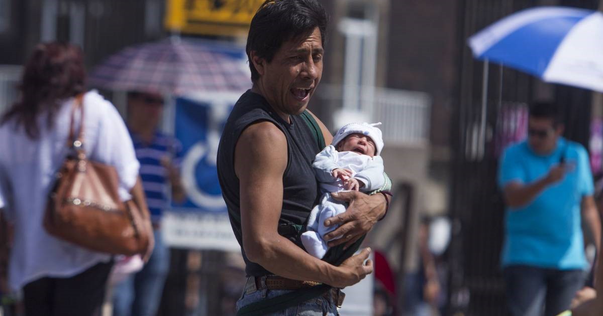 Apoyan feministas más días de licencia por paternidad