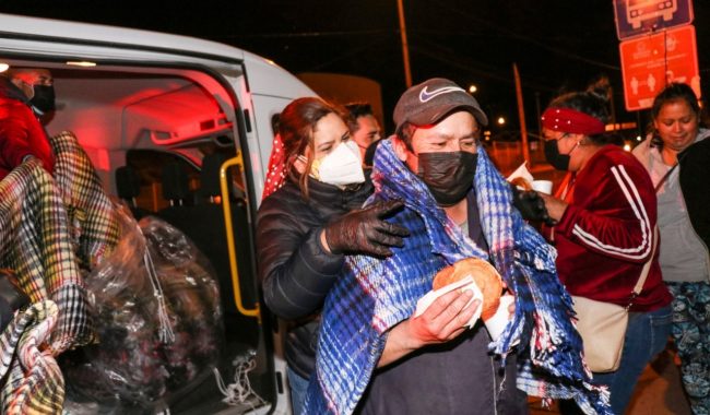 Llevan brigadas del Gobierno de Zacatecas y municipios, alimento y abrigo a hospitales de la zona metropolitana