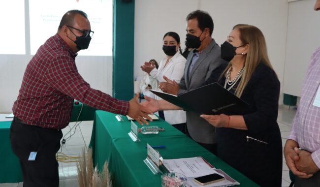 Asigna Cobaez plazas a cargos con función directiva