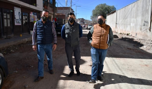 En Guadalupe, intervienen calle en Barrio Santa Rita