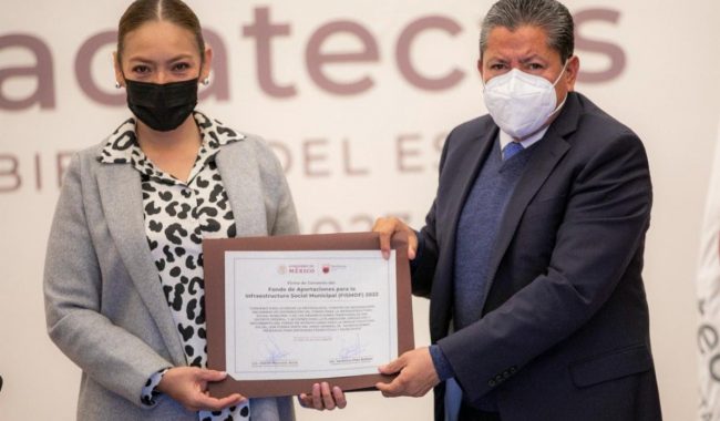 Firman convenio para obras carreteras y de infraestructura social
