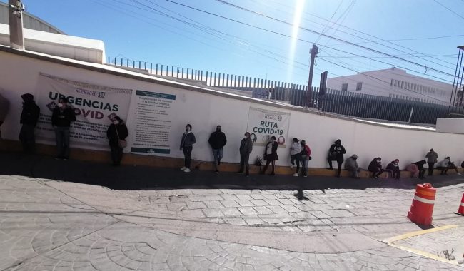 Interminables, filas para pruebas en IMSS