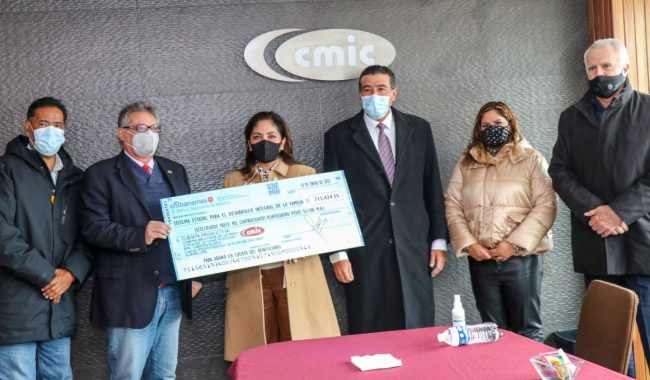 Recibe SEDIF donativo económico y cobijas de la CMIC
