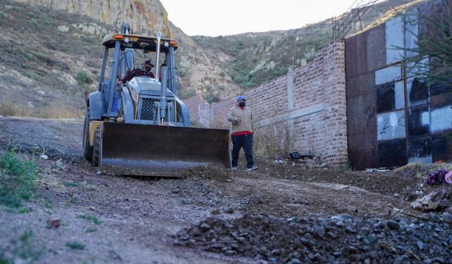 Intervienen calles de colonia Carlos Hinojosa Petit, en la capital