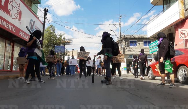 Marchan en Fresnillo por el 8 de marzo