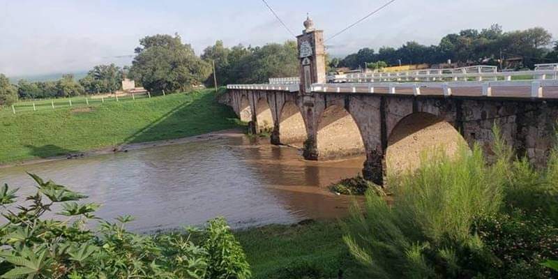 Monitorean puentes para evitar inundaciones