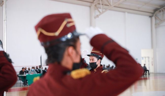 Estudiantes de Telebachillerato Comunitario honran a la Bandera Nacional