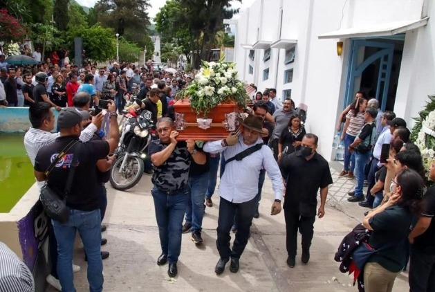 Despiden a operador de Ebrard con arrancones de moto