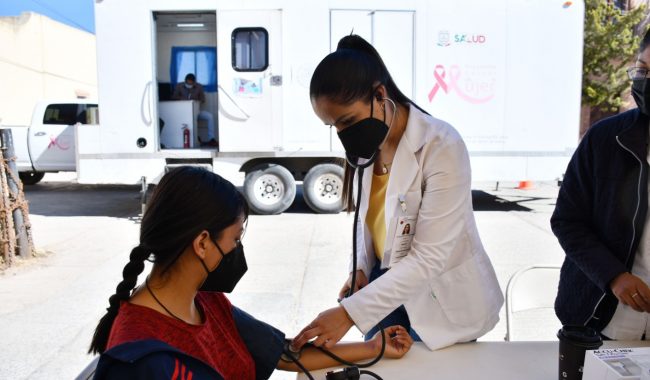 Conmemoran Día de la Mujer con feria de salud