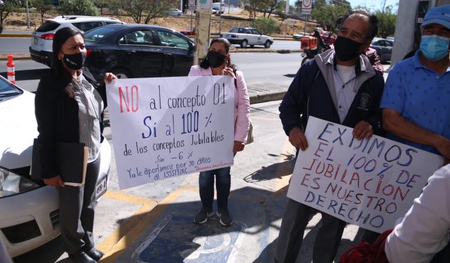 Maestros de telesecundaria exigen dictaminación de las jubilaciones