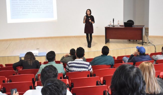 Imparte FGJEZ taller a trabajadores de medios de comunicación