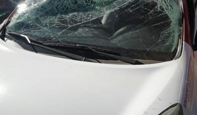 Taxi de Fresnillo se vuelca en Zacatecas