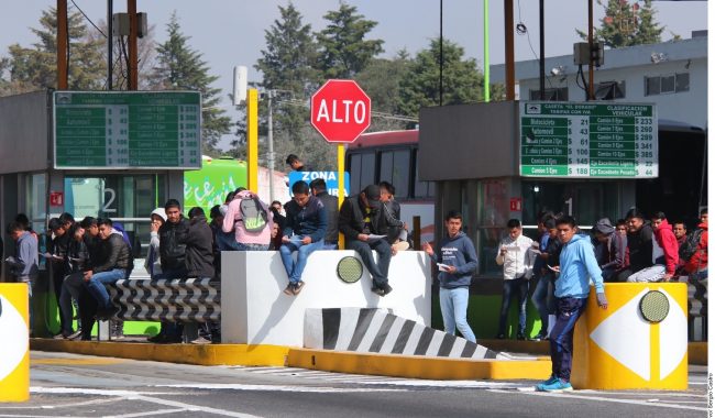 Advierten penas por toma de casetas
