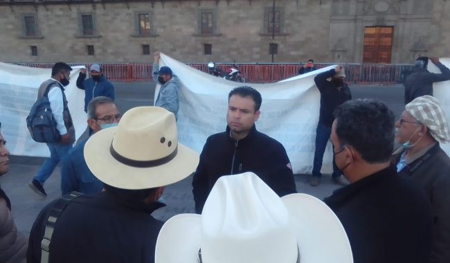 Acompaña Miguel Varela en CDMX a desplazados de Jerez