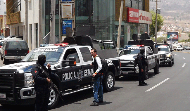 Sujetos armados generan temor en mueblería de Guadalupe