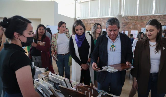 Participan en Feria de Empoderamiento