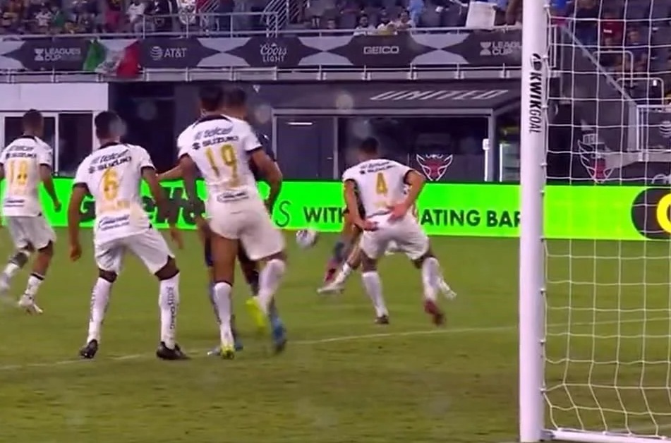 Echa Gallos Blancos a Pumas con golazo de Ángel Sepúlveda