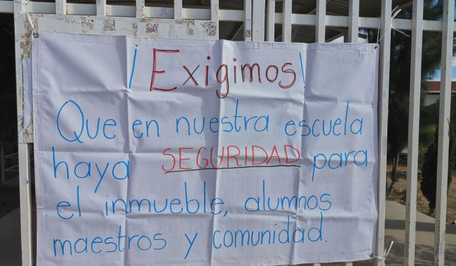 Primaria Manuel Ávila Camacho, sin agua ni luz eléctrica