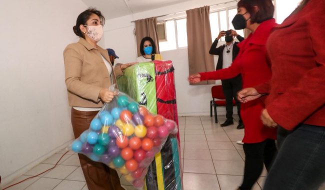 Entrega SEDIF equipamento a las 48 UBRs del estado