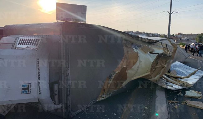 Tráiler vuelca por el Orito