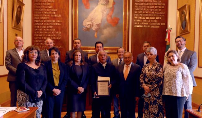 Reconoce TSJEZ a tres funcionarios