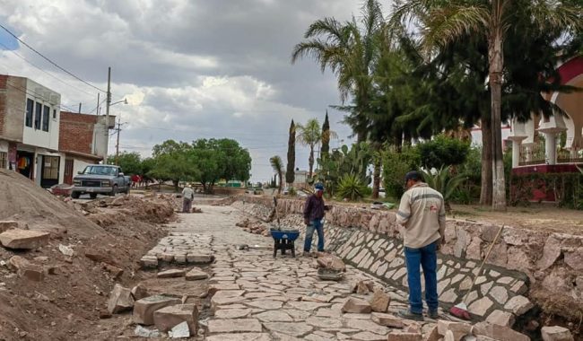 Convierten arroyo contaminado en un parque lineal