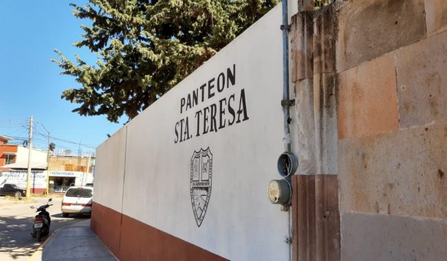 Limitan mantenimiento de tumbas en Santa Teresa