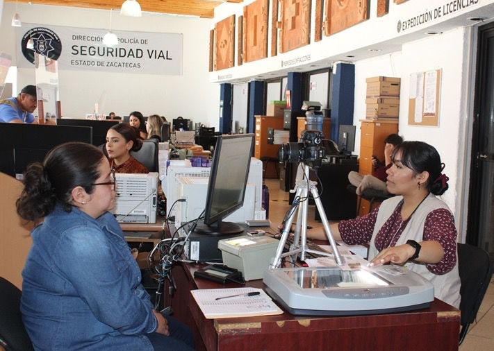 Suspenden trámite de licencias para conducir por mantenimiento en red de Sefin