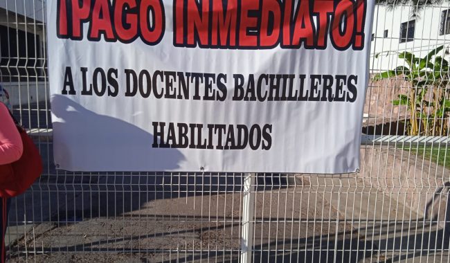 Continúa manifestación por pago en Alternativas