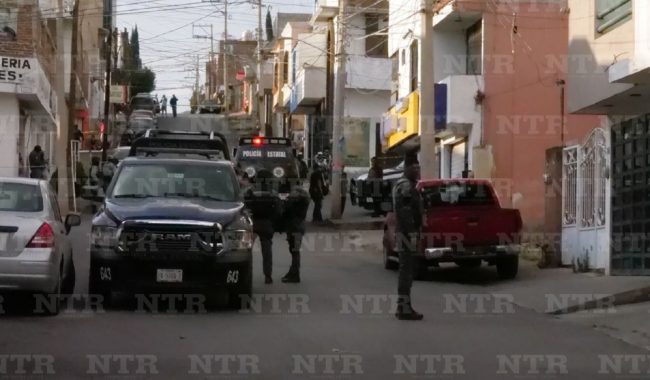 Asesinan a policía estatal frente a su esposa